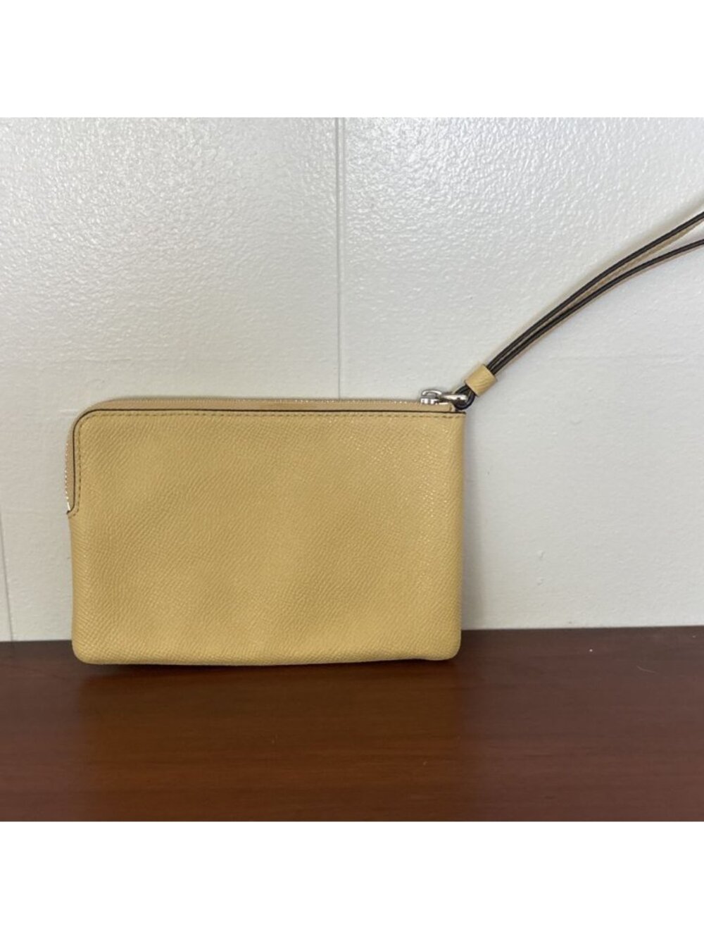 Coach Retro Yellow Leather Wristlet Corner Zip Wallet Small Clutch #58032 - Picture 4 of 11